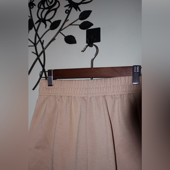 SHEIN Womens Loose Fit Elastic Waist Shorts Beige Tan Size Medium - Picture 3 of 5